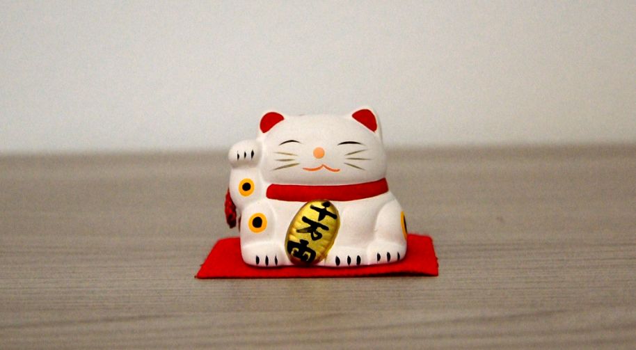 Maneki neko bianco campanello in ceramica, made in Japan.