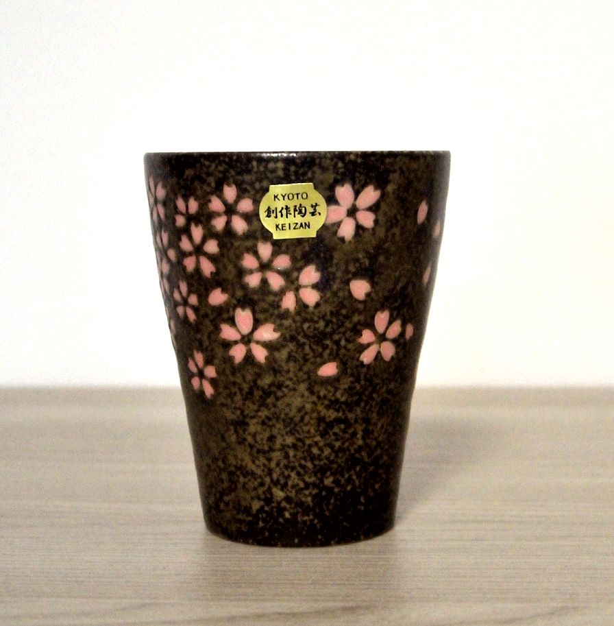 Tazza da te fiori di ciliegio marrone