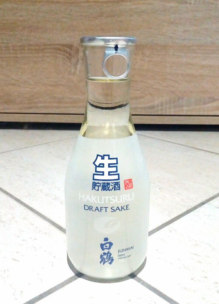 Questo sake è di tipo junmai-shu ovvero ' sake puro riso', dal gusto fresco, morbido e leggermente  asciutto e raffinato, invecchiato per un mese.